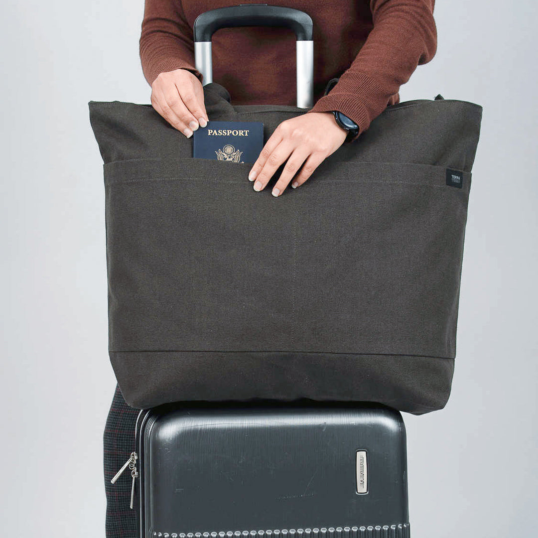 Tote bags with trolley sleeve