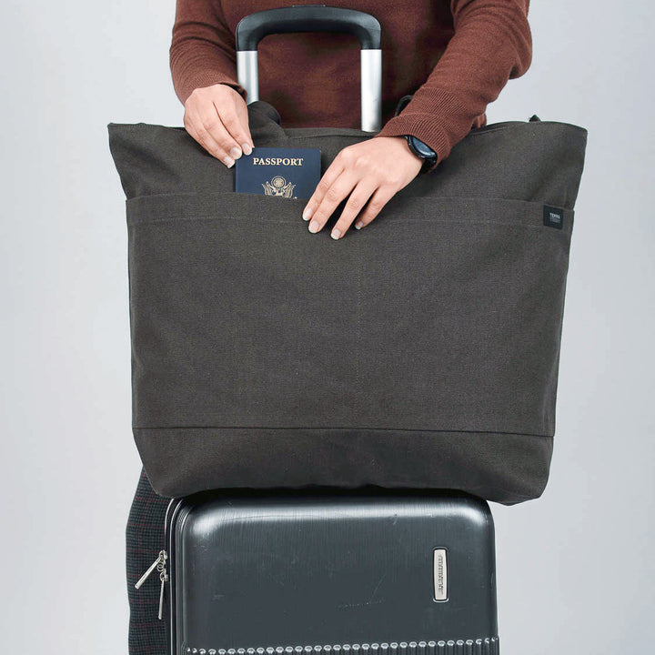 Tote bags with trolley sleeve
